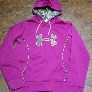 Under Armour size M sweatshirt